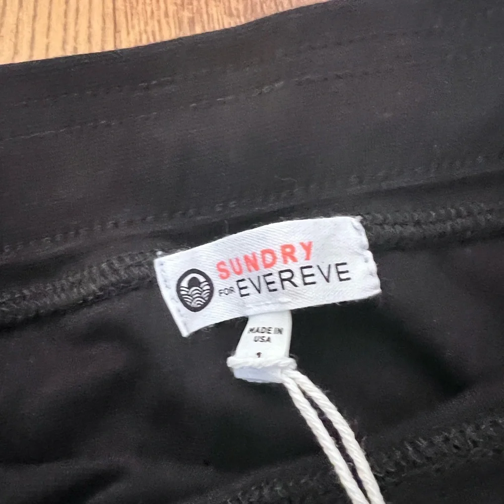 ❄️NWT EverEve Sundry black Sunday Skirt